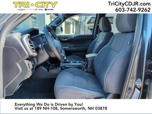 Used 2018 Toyota Tacoma TRD Off-Road w/ Technology Package image 11