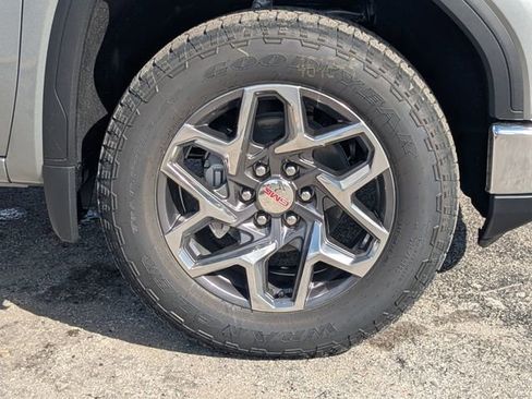 New 2026 GMC Sierra 1500 SLE w/ X31 Off-Road Package AWD/4WD image 10