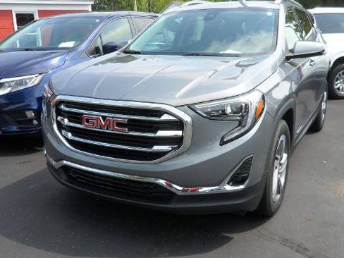 Used 2021 GMC Terrain SLT FWD image 2