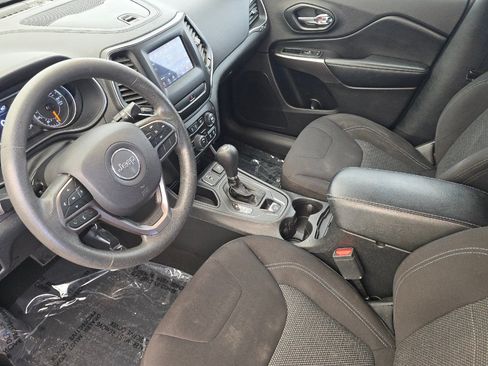 Used 2020 Jeep Cherokee Latitude FWD image 11