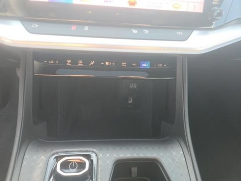 Used 2024 Jeep Wagoneer Launch Edition AWD/4WD image 33