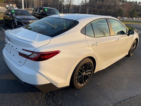 Used 2025 Toyota Camry SE w/ Convenience Package image 5