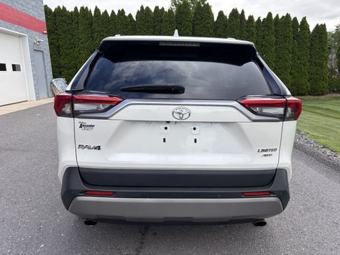 Used 2022 Toyota RAV4 Limited AWD/4WD image 4
