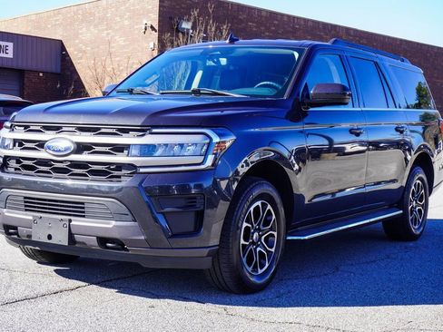 Used 2023 Ford Expedition Max XLT image 4