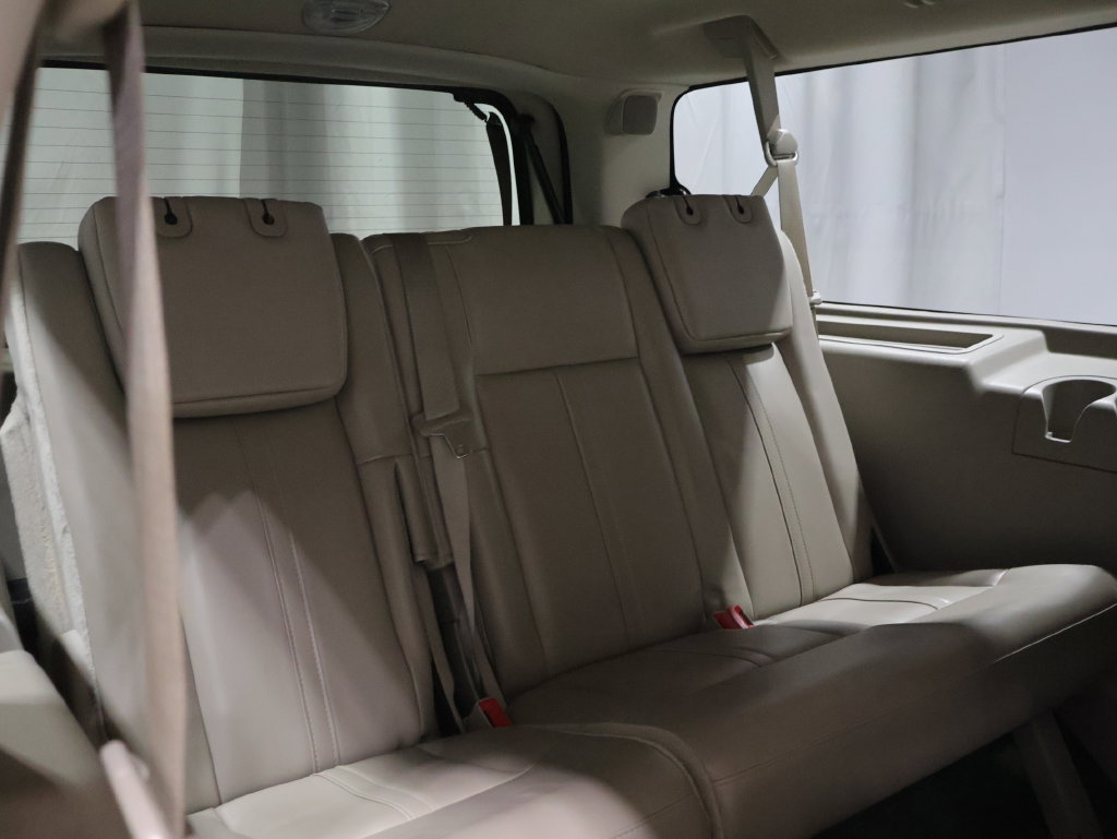 Used 2016 Lincoln Navigator L Select AWD/4WD image 24