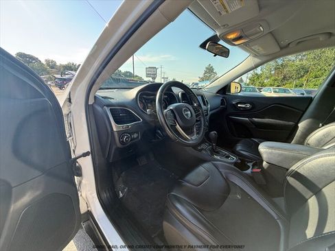 Used 2019 Jeep Cherokee Latitude Plus AWD/4WD image 10