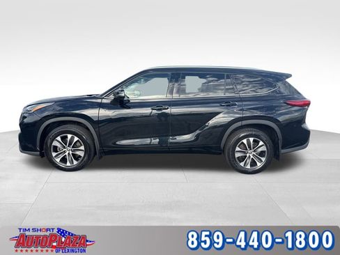 Used 2021 Toyota Highlander XLE image 2