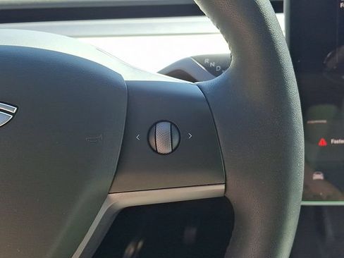 Used 2021 Tesla Model Y Long Range AWD/4WD image 25