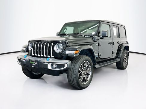 Used 2023 Jeep Wrangler Unlimited Sahara w/ Cold Weather Group AWD/4WD image 3
