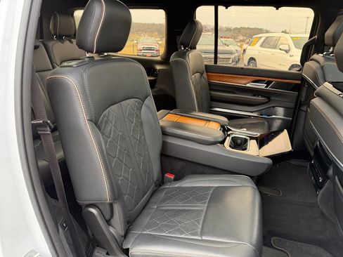 Used 2024 Jeep Grand Wagoneer Series III image 28