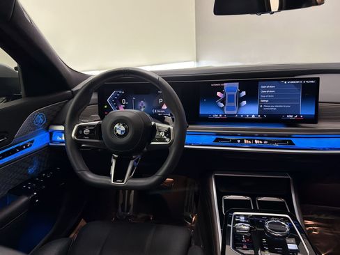 Certified 2024 BMW 760i xDrive w/ Executive Package AWD/4WD image 28