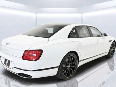 Used 2024 Bentley Flying Spur V8 AWD/4WD image 5