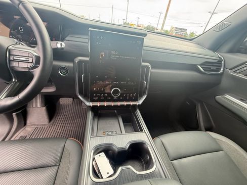 Used 2024 GMC Acadia AT4 w/ Luxury Package AWD/4WD image 15