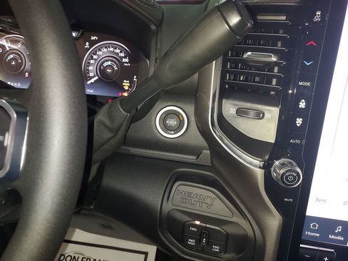 New 2026 RAM 2500 Laramie AWD/4WD image 27