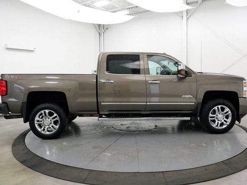 Used 2015 Chevrolet Silverado 2500 High Country w/ High Country Premium Package AWD/4WD image 8