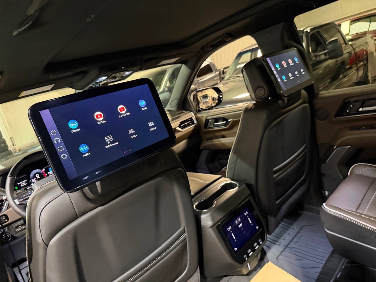 Used 2026 GMC Yukon Denali Ultimate w/ LPO, Floor Liner Package AWD/4WD image 18