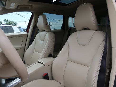 Used 2013 Volvo XC60 3.2 AWD/4WD image 10