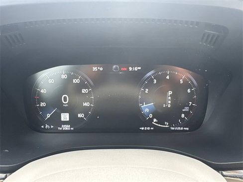 Used 2021 Volvo XC60 T5 Momentum w/ Premium Package image 36