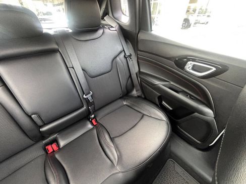 Used 2025 Jeep Compass Trailhawk AWD/4WD image 36