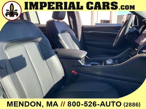 New 2025 Jeep Grand Cherokee Limited w/ Luxury Tech Group II image 16