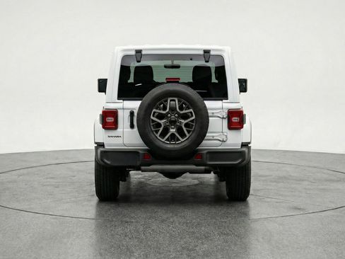 Used 2025 Jeep Wrangler Sahara image 7