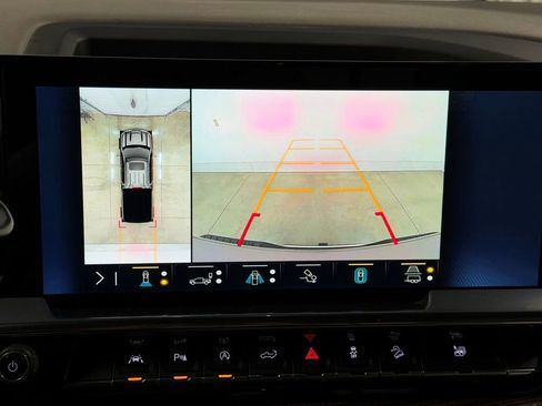 Certified 2023 Chevrolet Silverado 1500 LT w/ Z71 Off-Road Package image 36