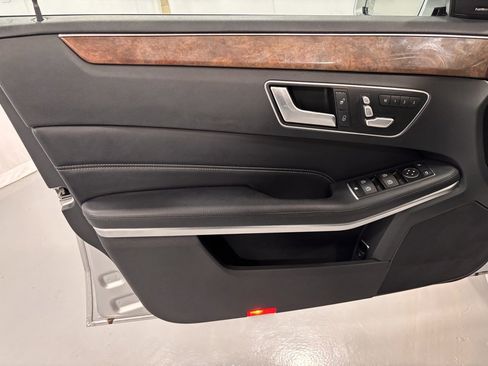 Used 2014 Mercedes-Benz E 250 BlueTEC 4MATIC Sedan image 15