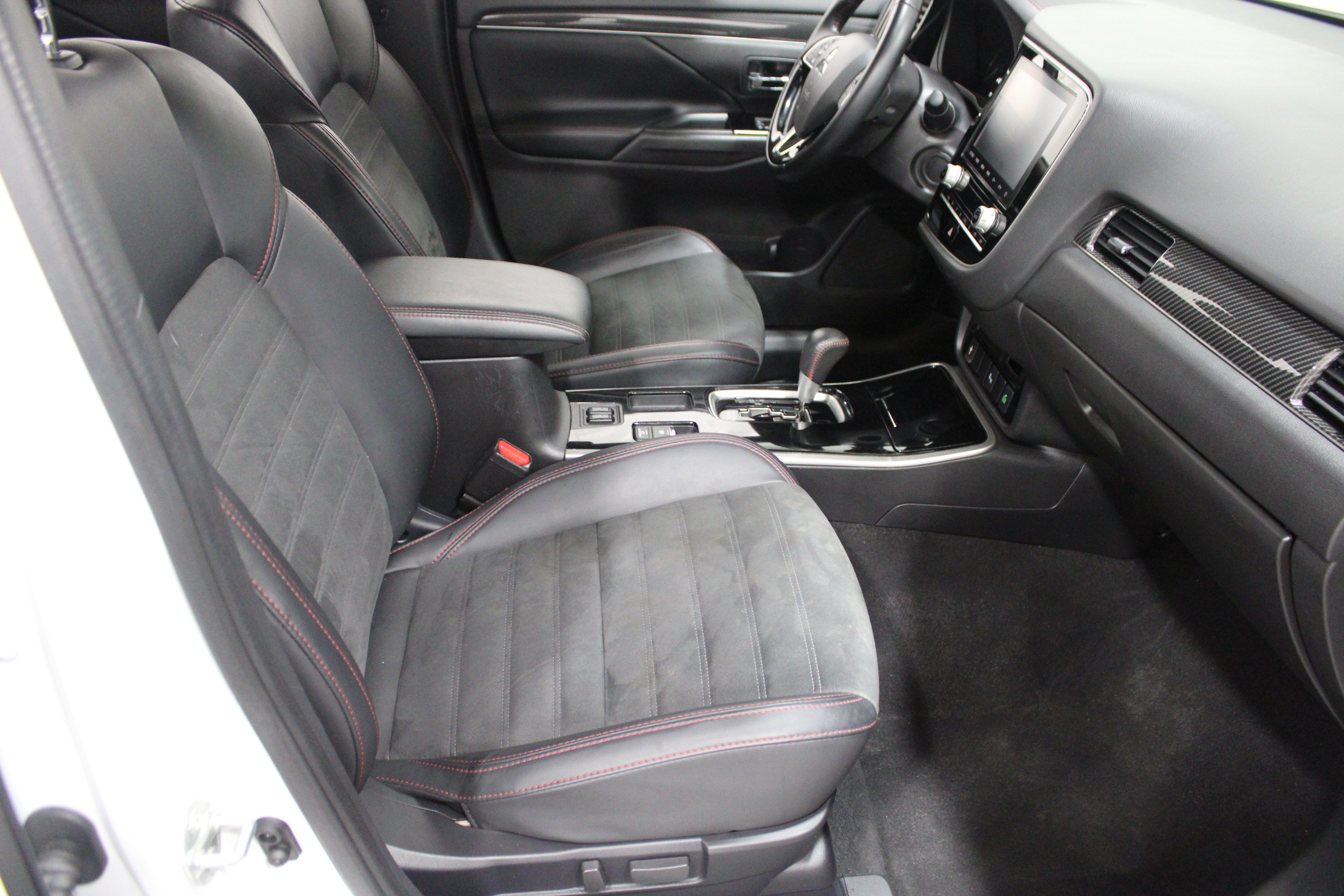 Used 2020 Mitsubishi Outlander SE FWD image 34