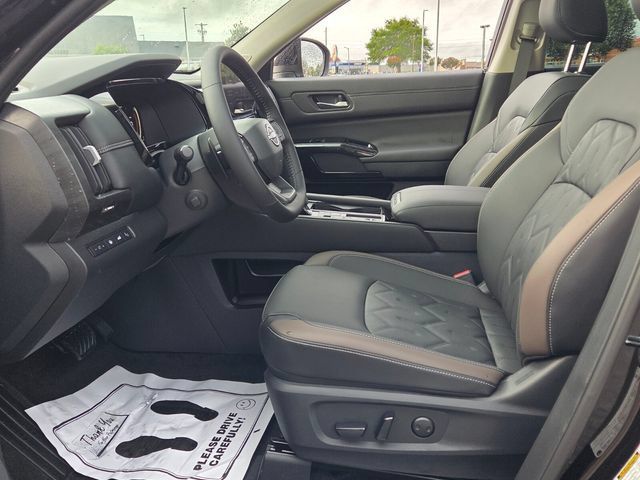 New 2026 Nissan Pathfinder Platinum FWD image 5