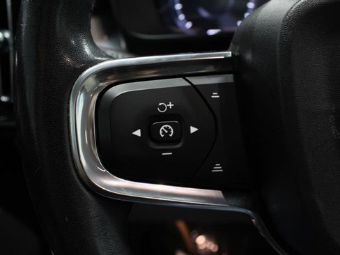 Used 2019 Volvo XC40 T5 Momentum image 10