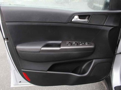 Used 2017 Kia Sportage LX image 10