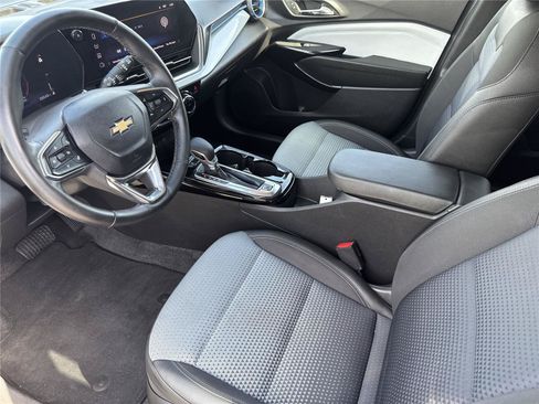 Used 2025 Chevrolet Trax LT w/ LT Convenience Package FWD image 14