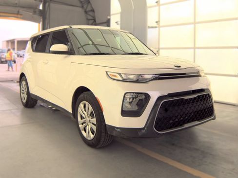 Used 2021 Kia Soul LX FWD image 2