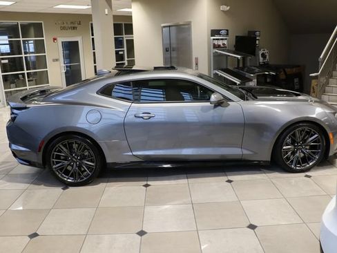 Used 2021 Chevrolet Camaro ZL1 RWD image 7