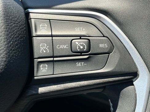 Used 2023 Jeep Grand Cherokee Limited AWD/4WD image 37