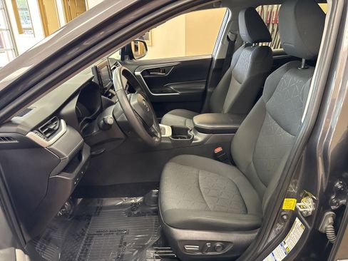 Used 2022 Toyota RAV4 XLE w/ XLE Grade Weather Package image 6