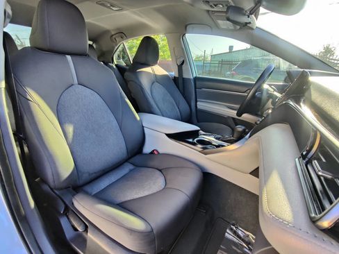 Used 2022 Toyota Camry LE image 11