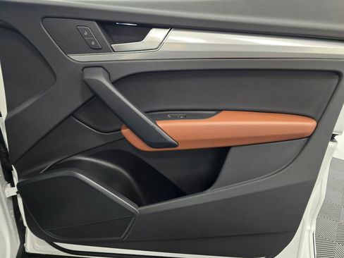 Certified 2025 Audi Q5 2.0T Premium w/ Convenience Plus Package image 27