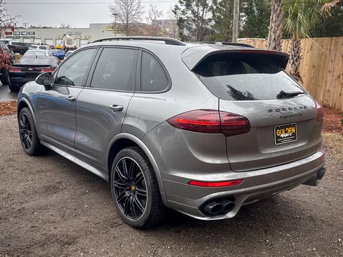 Used 2017 Porsche Cayenne Turbo image 9