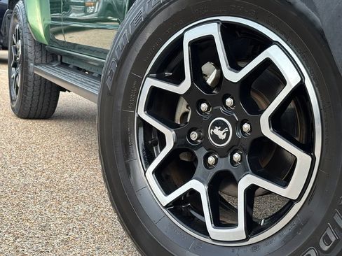 Used 2023 Ford Bronco Outer Banks AWD/4WD image 2