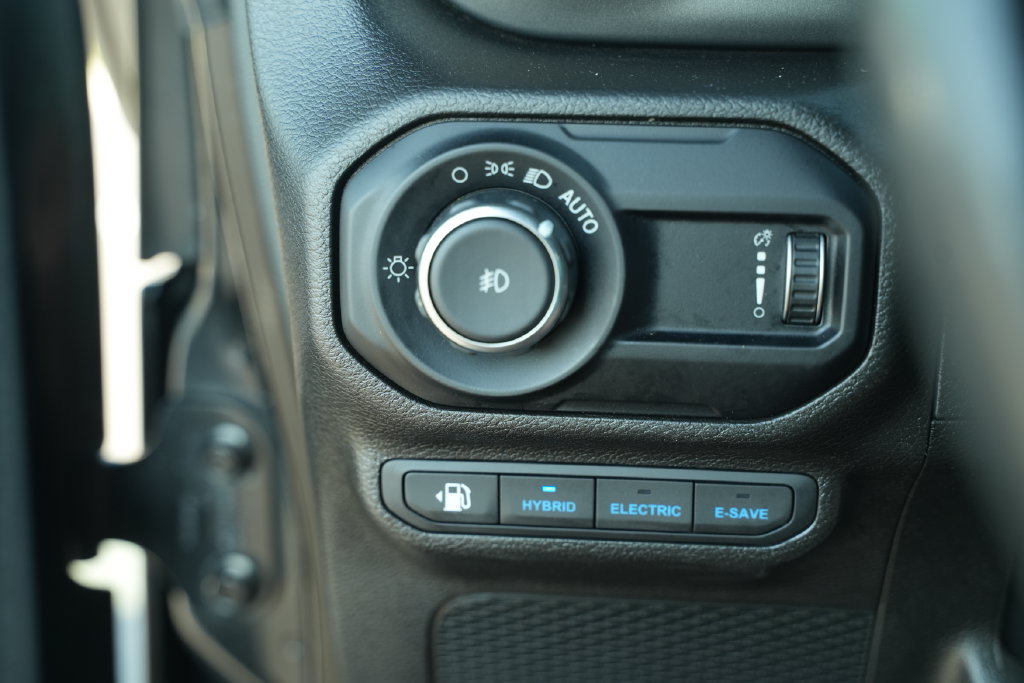 Used 2023 Jeep Wrangler Unlimited Rubicon 4xe w/ Cold Weather Group AWD/4WD image 36