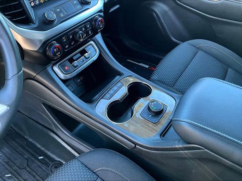 Used 2022 GMC Acadia SLE image 20