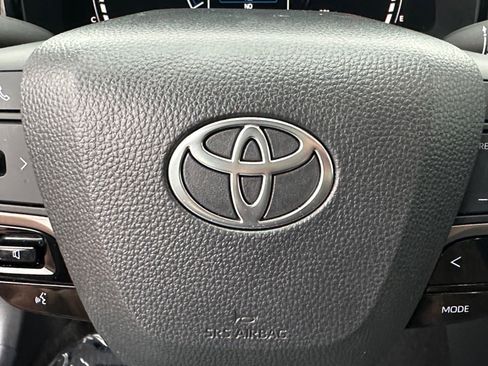 Used 2025 Toyota Camry LE FWD image 25