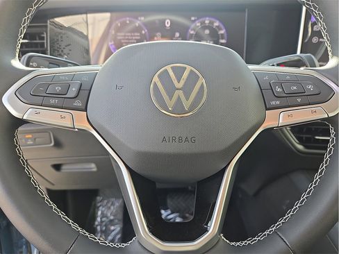 New 2026 Volkswagen Tiguan SE image 25