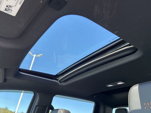 Used 2024 Chevrolet Silverado 2500 High Country w/ High Country Premium Package image 24