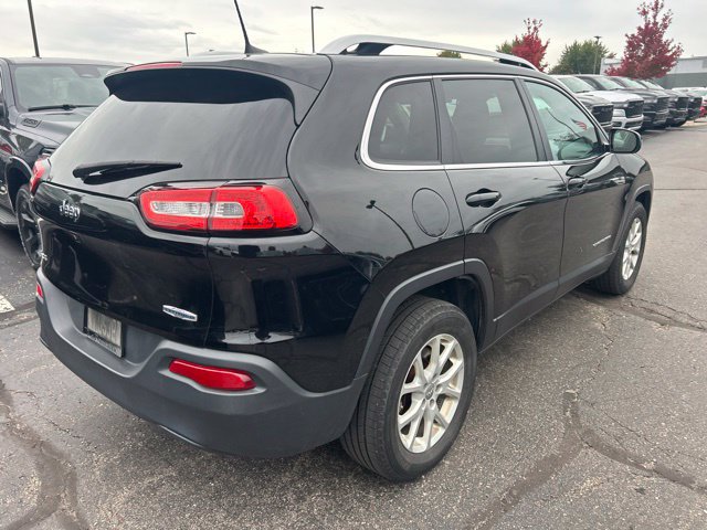 Used 2017 Jeep Cherokee Latitude w/ Cold Weather Group AWD/4WD image 4