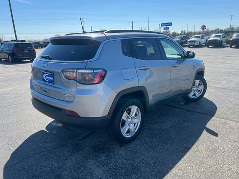 Used 2022 Jeep Compass Latitude w/ Sun and Sound Group AWD/4WD image 6