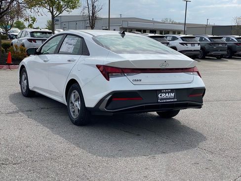 New 2026 Hyundai Elantra SE w/ Cargo Package FWD image 5