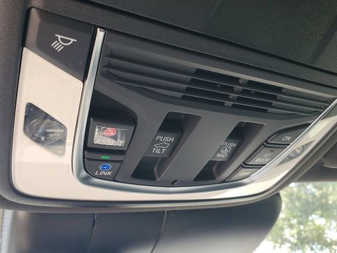 Used 2025 Acura RDX SH-AWD image 32