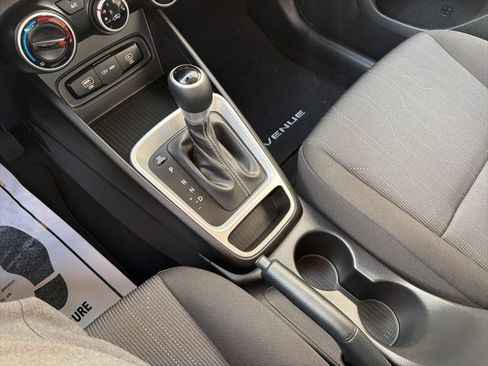 Certified 2025 Hyundai Venue SE image 25